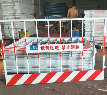 竖管式基坑护栏