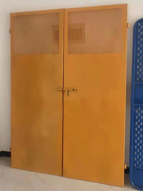 电梯防护门